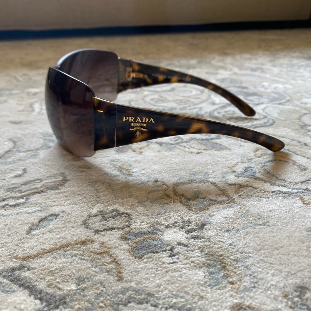 Prada Sunglasses. Style: SPR 22M 2AU-6S1 120 3N
